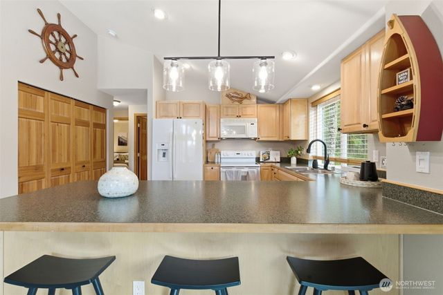 551 NE Lakeshore Drive S, Tahuya, WA 98588