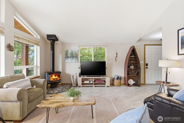 551 NE Lakeshore Drive S, Tahuya, WA 98588