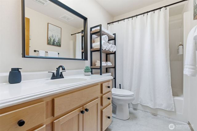 551 NE Lakeshore Drive S, Tahuya, WA 98588