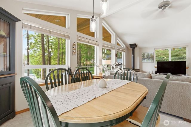 551 NE Lakeshore Drive S, Tahuya, WA 98588