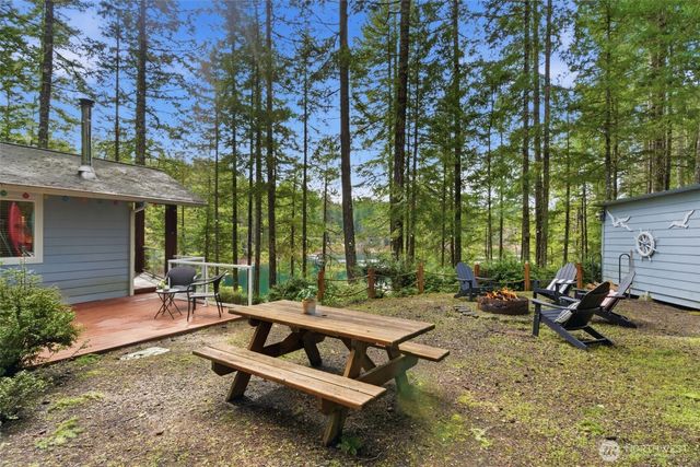 551 NE Lakeshore Drive S, Tahuya, WA 98588