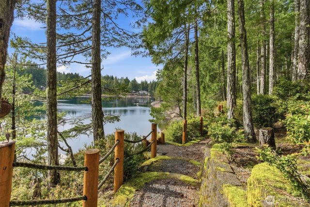 551 NE Lakeshore Drive S, Tahuya, WA 98588