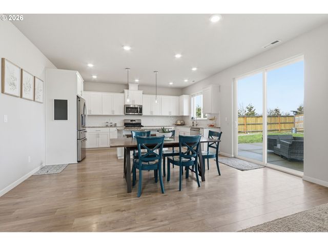 1035 MARIE St, Mt Angel, OR 97362