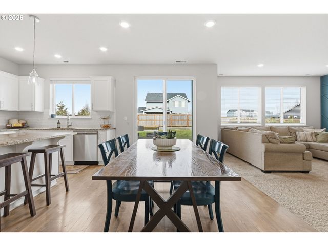 1035 MARIE St, Mt Angel, OR 97362