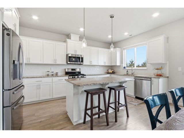 1035 MARIE St, Mt Angel, OR 97362