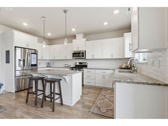 1035 MARIE St, Mt Angel, OR 97362