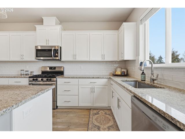 1035 MARIE St, Mt Angel, OR 97362