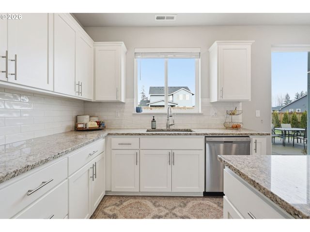 1035 MARIE St, Mt Angel, OR 97362