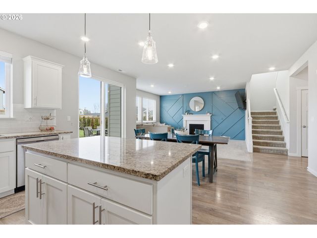 1035 MARIE St, Mt Angel, OR 97362