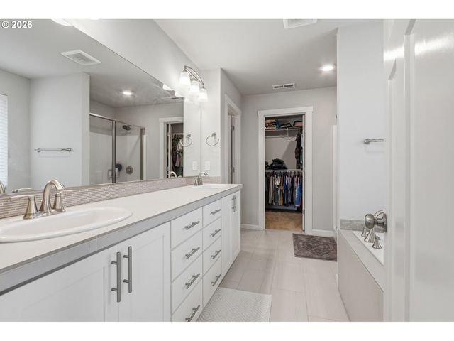 1035 MARIE St, Mt Angel, OR 97362