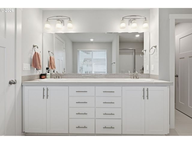 1035 MARIE St, Mt Angel, OR 97362