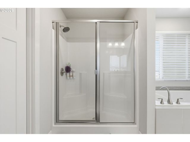 1035 MARIE St, Mt Angel, OR 97362