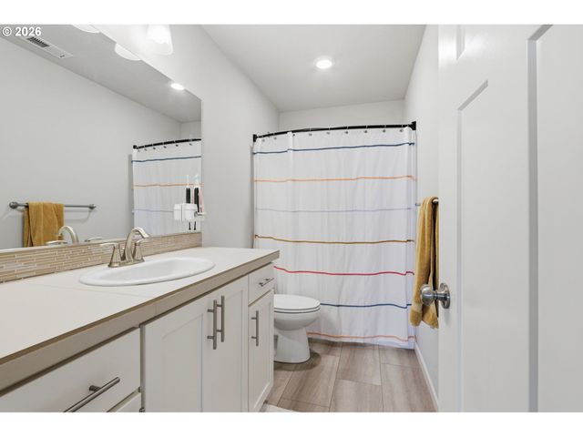 1035 MARIE St, Mt Angel, OR 97362