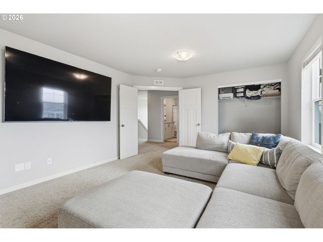 1035 MARIE St, Mt Angel, OR 97362