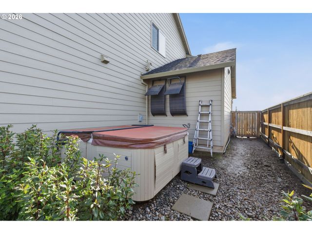 1035 MARIE St, Mt Angel, OR 97362