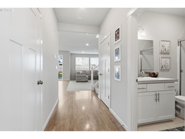 1035 MARIE St, Mt Angel, OR 97362