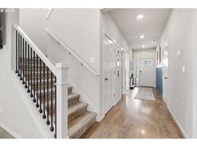 1035 MARIE St, Mt Angel, OR 97362