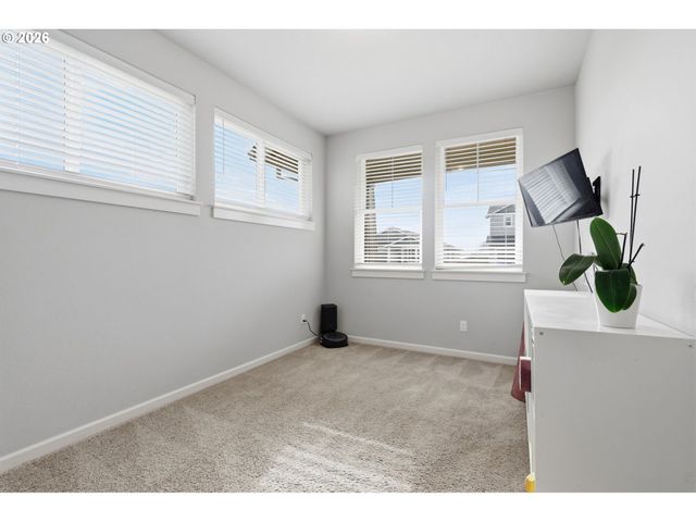 1035 MARIE St, Mt Angel, OR 97362