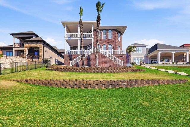 816 Waterton Ave., Myrtle Beach, SC 29579