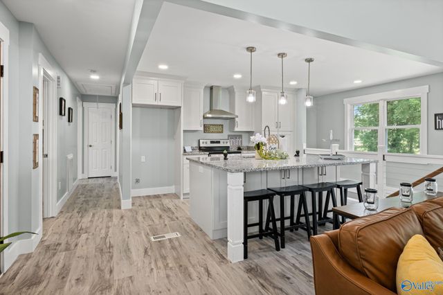 214 10th Avenue NE, Arab, AL 35016