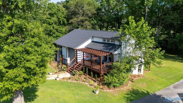 214 10th Avenue NE, Arab, AL 35016