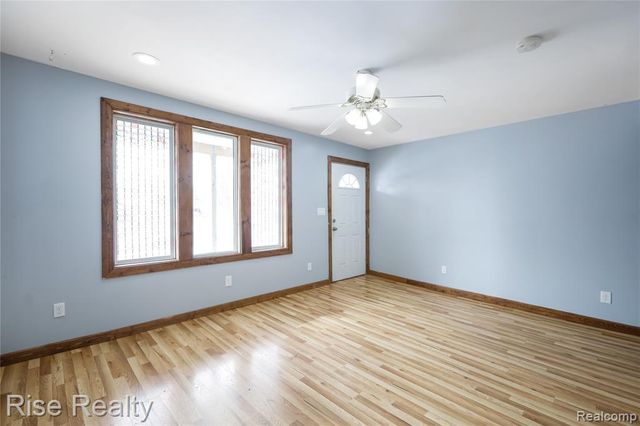 1483 Carman Street, Burton, MI 48529