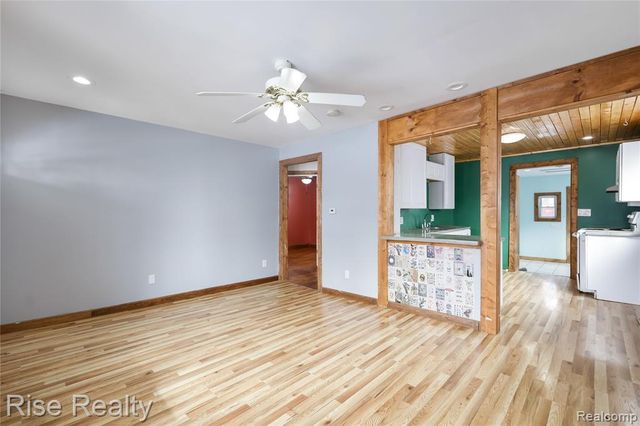 1483 Carman Street, Burton, MI 48529