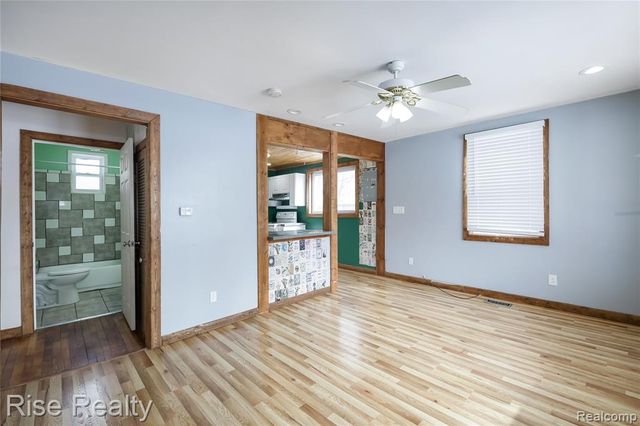 1483 Carman Street, Burton, MI 48529