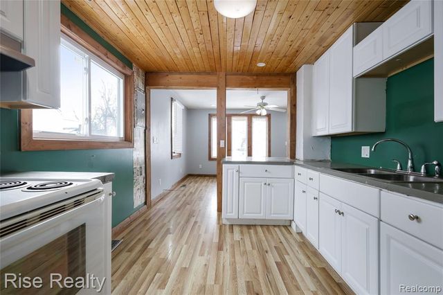 1483 Carman Street, Burton, MI 48529