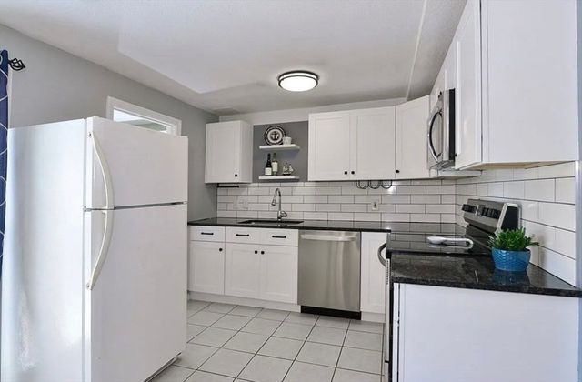 4 George St 3, Plainville, MA 02762