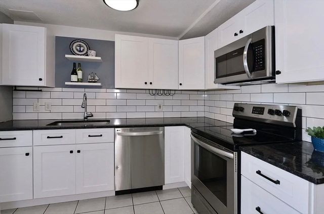 4 George St 3, Plainville, MA 02762