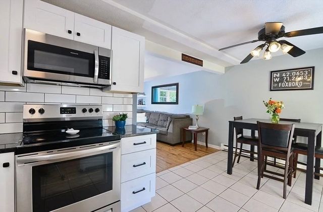 4 George St 3, Plainville, MA 02762