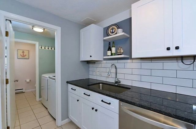 4 George St 3, Plainville, MA 02762