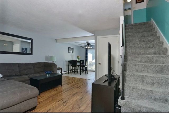 4 George St 3, Plainville, MA 02762