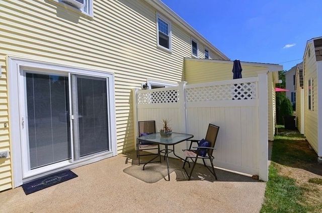 4 George St 3, Plainville, MA 02762