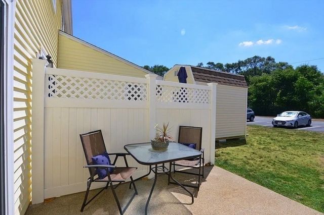 4 George St 3, Plainville, MA 02762