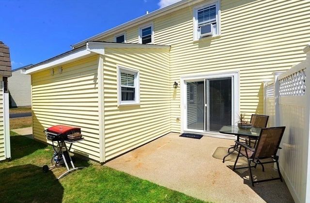 4 George St 3, Plainville, MA 02762