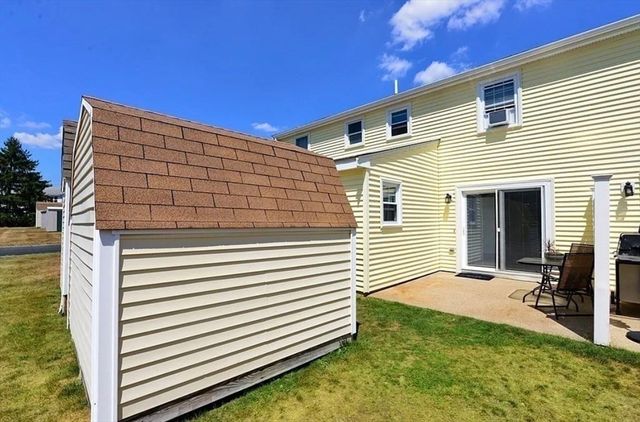 4 George St 3, Plainville, MA 02762