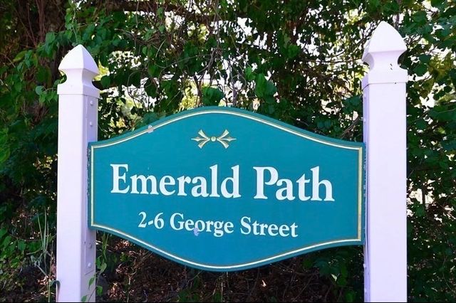 4 George St 3, Plainville, MA 02762
