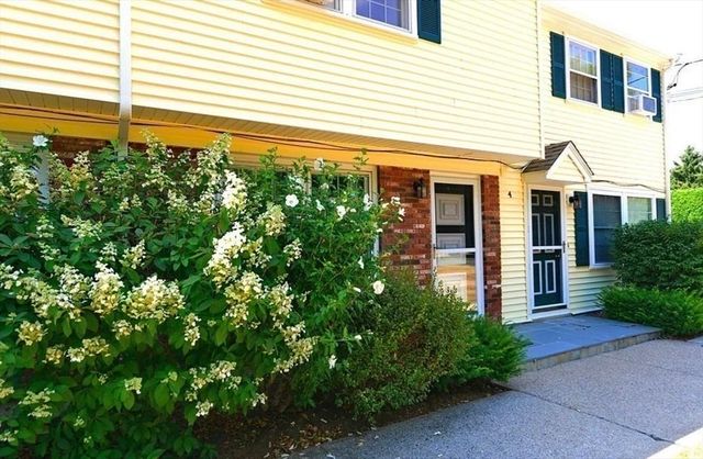 4 George St 3, Plainville, MA 02762
