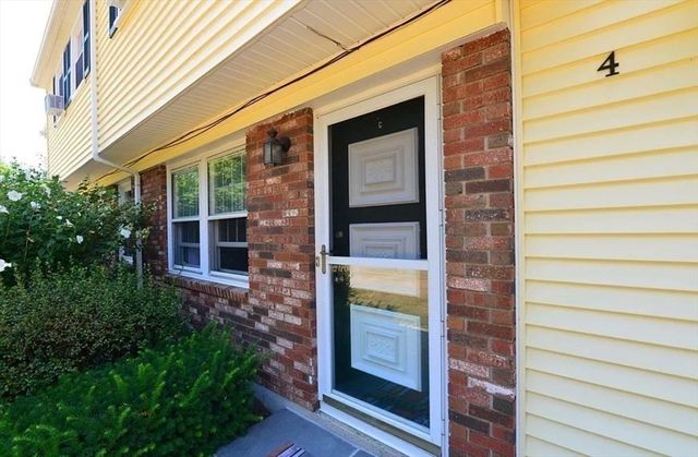 4 George St 3, Plainville, MA 02762