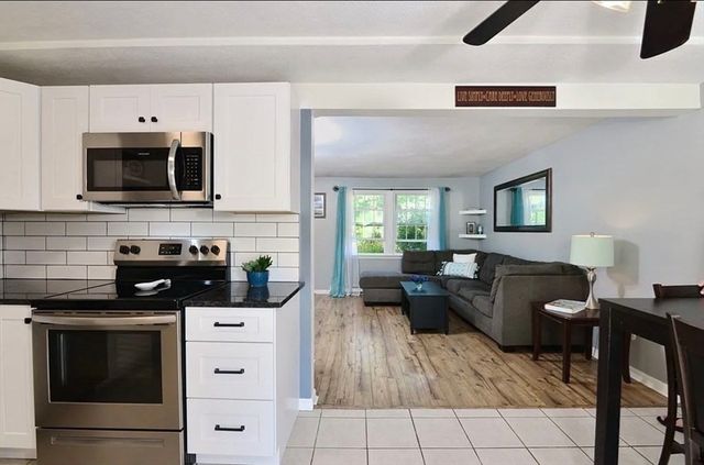 4 George St 3, Plainville, MA 02762