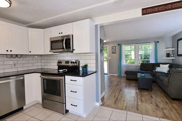 4 George St 3, Plainville, MA 02762