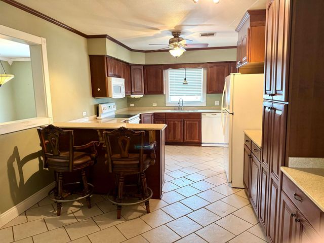 1612 Maple St, Morgan City, LA 70380