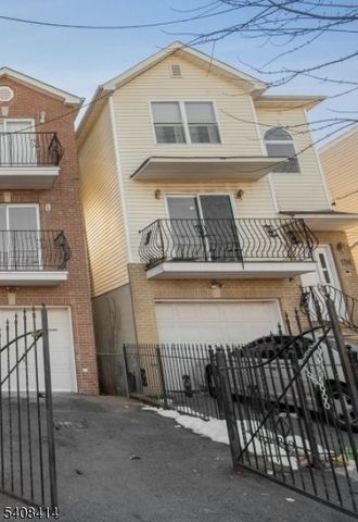 194 S 8Th St, Newark City, NJ 07103