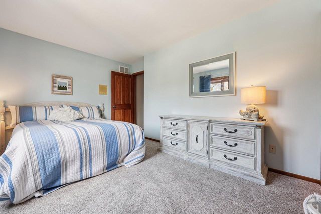 6241 S Whitnall WAY, Hales Corners, WI 53130