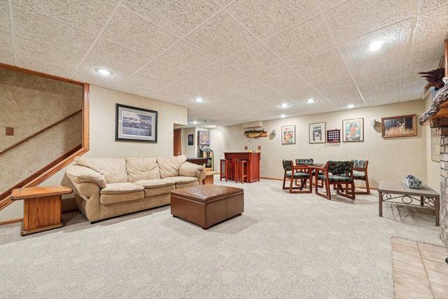 6241 S Whitnall WAY, Hales Corners, WI 53130