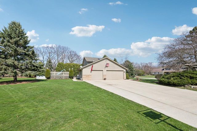 6241 S Whitnall WAY, Hales Corners, WI 53130