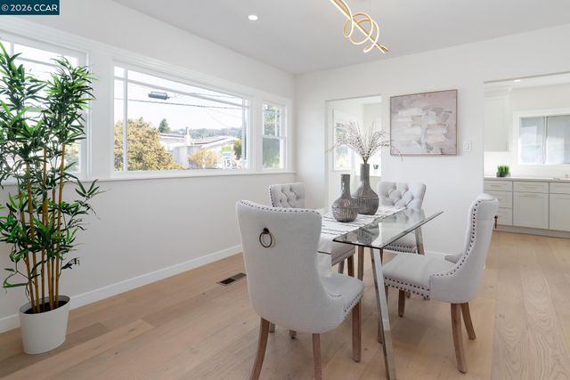 1515 Hampel St, Oakland, CA 94602