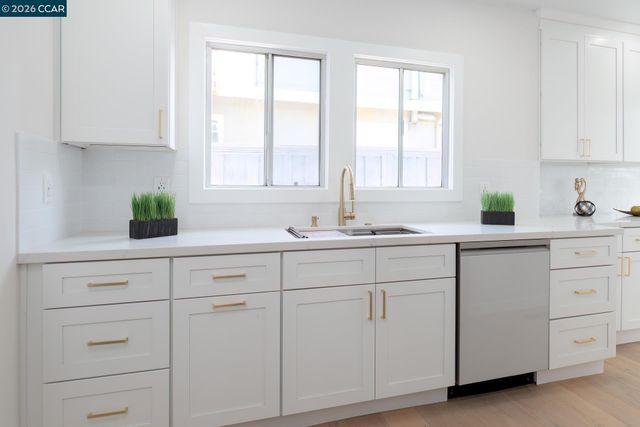 1515 Hampel St, Oakland, CA 94602